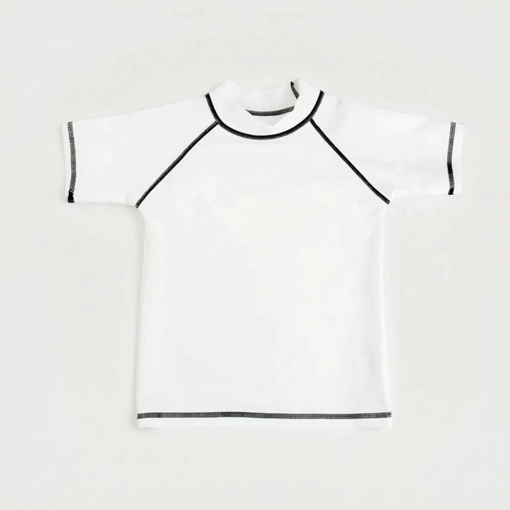 Comfortable & quick-dry kids' short-sleeve sun protection rash guard, ideal for all-day beach play.