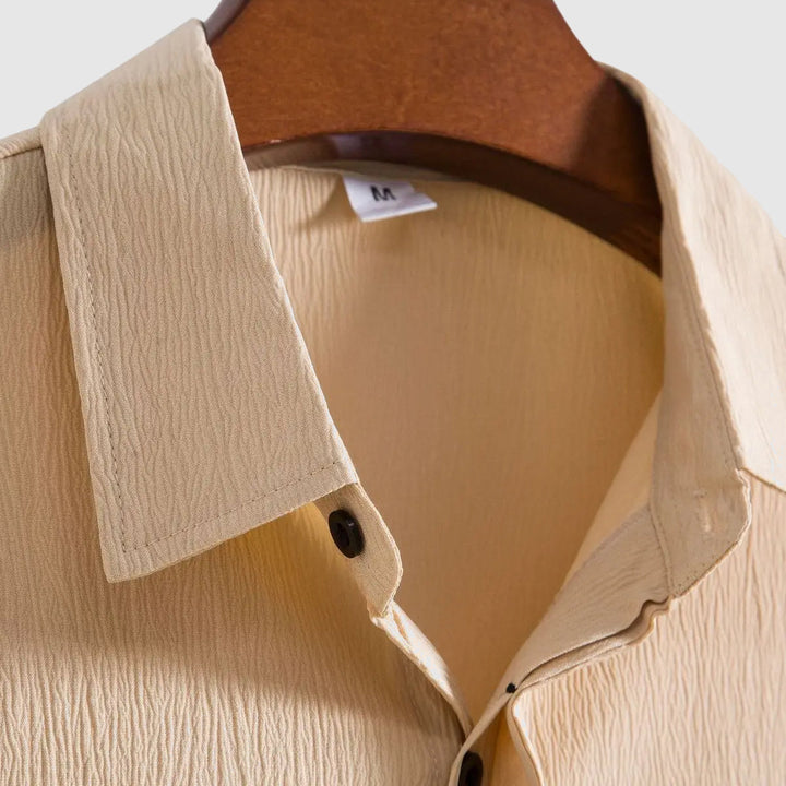 Classic men's long sleeve button-up shirt, lightweight and breathable for versatile daily wear.