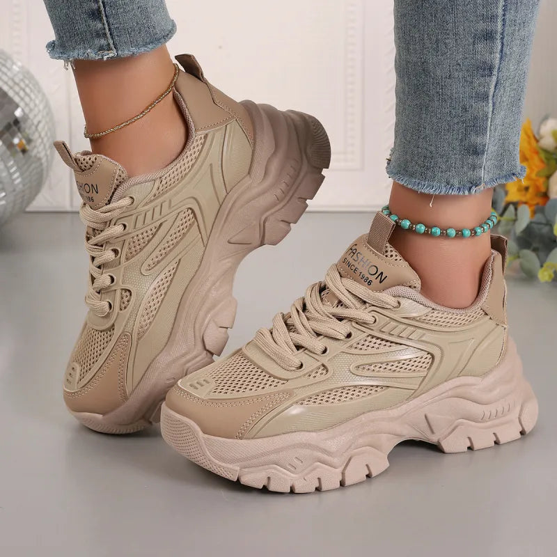 Comfortable women's walking shoes, breathable and lightweight, ideal for everyday casual wear.