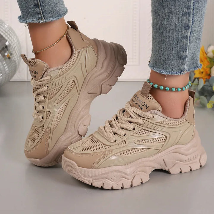 Comfortable women's walking shoes, breathable and lightweight, ideal for everyday casual wear.