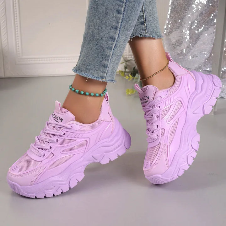 Breathable women's athletic shoes, lightweight design for optimal comfort during workouts and sports.