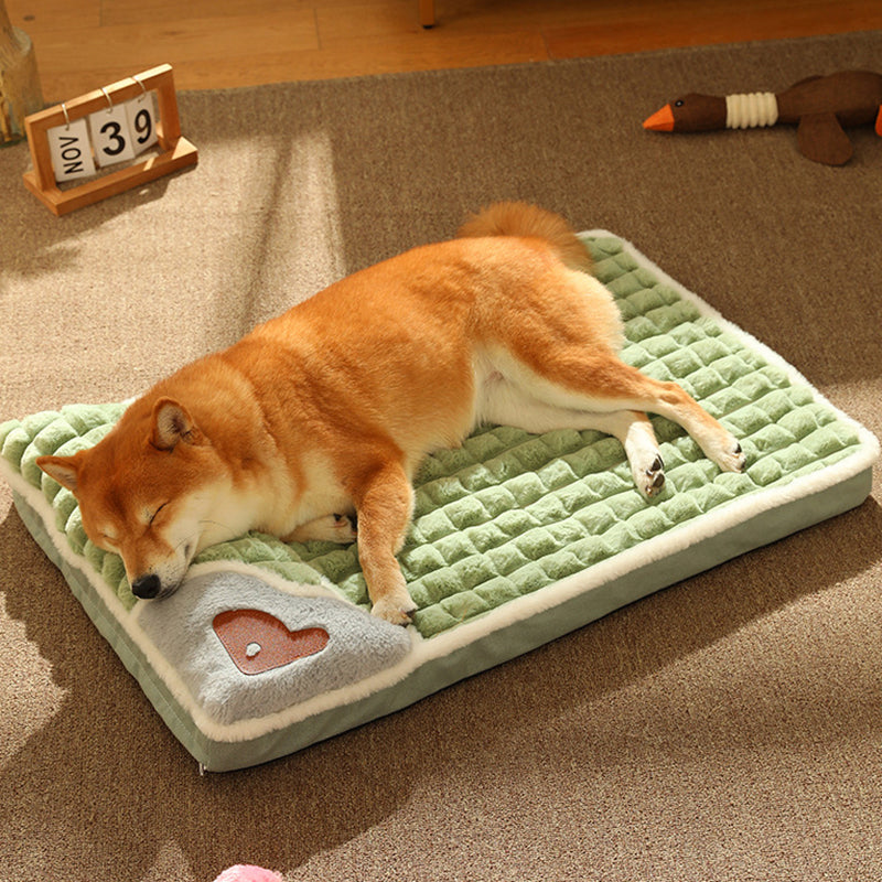 Super cozy warm fleece dog mat for small & medium dogs, soft winter pet sofa bed.