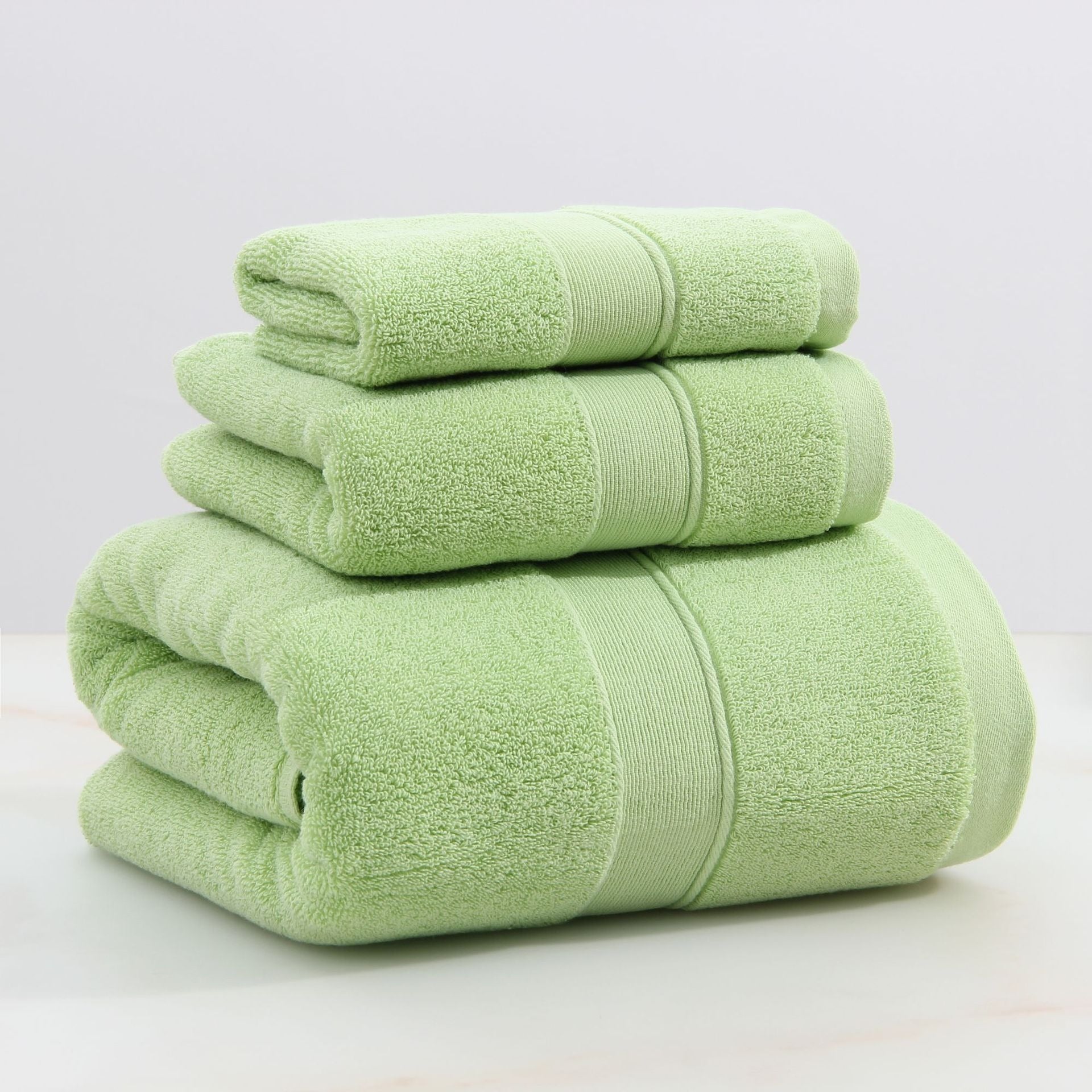 Absorbent quick-drying cotton bath towel, incredibly soft for daily luxury.