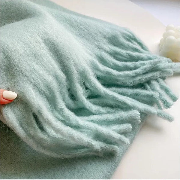 Cozy women's cashmere scarf, offering ultimate softness & luxury for winter.