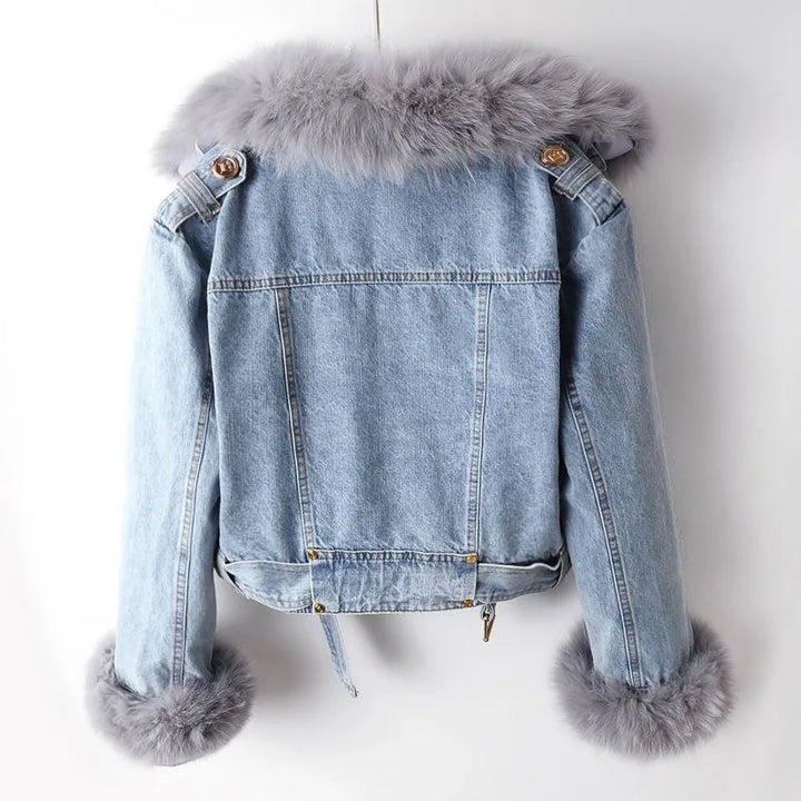 Stylish women's fall & winter coat, lined for warmth, with an elegant faux fur collar for versatile fashion.