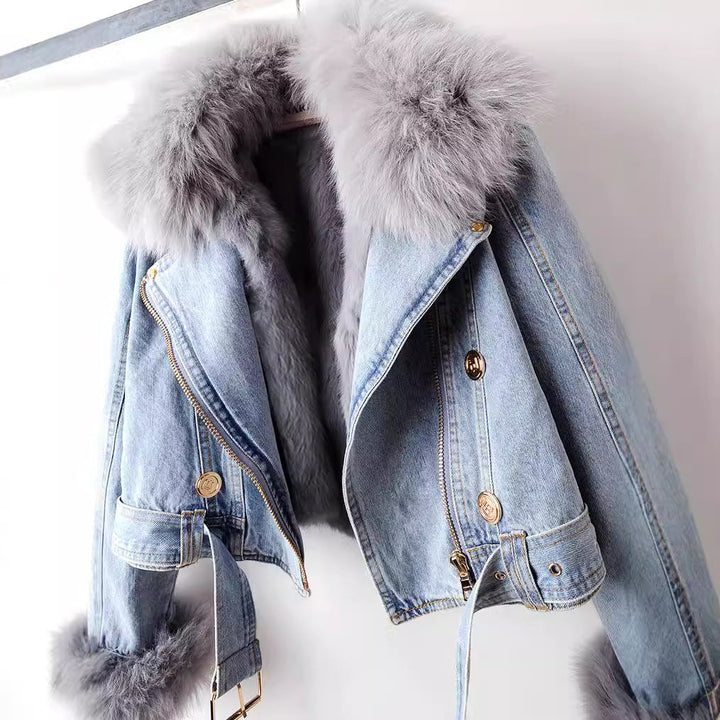 Elegant women's winter jacket, perfect for cold weather, featuring a rich faux fur collar and secure fit.