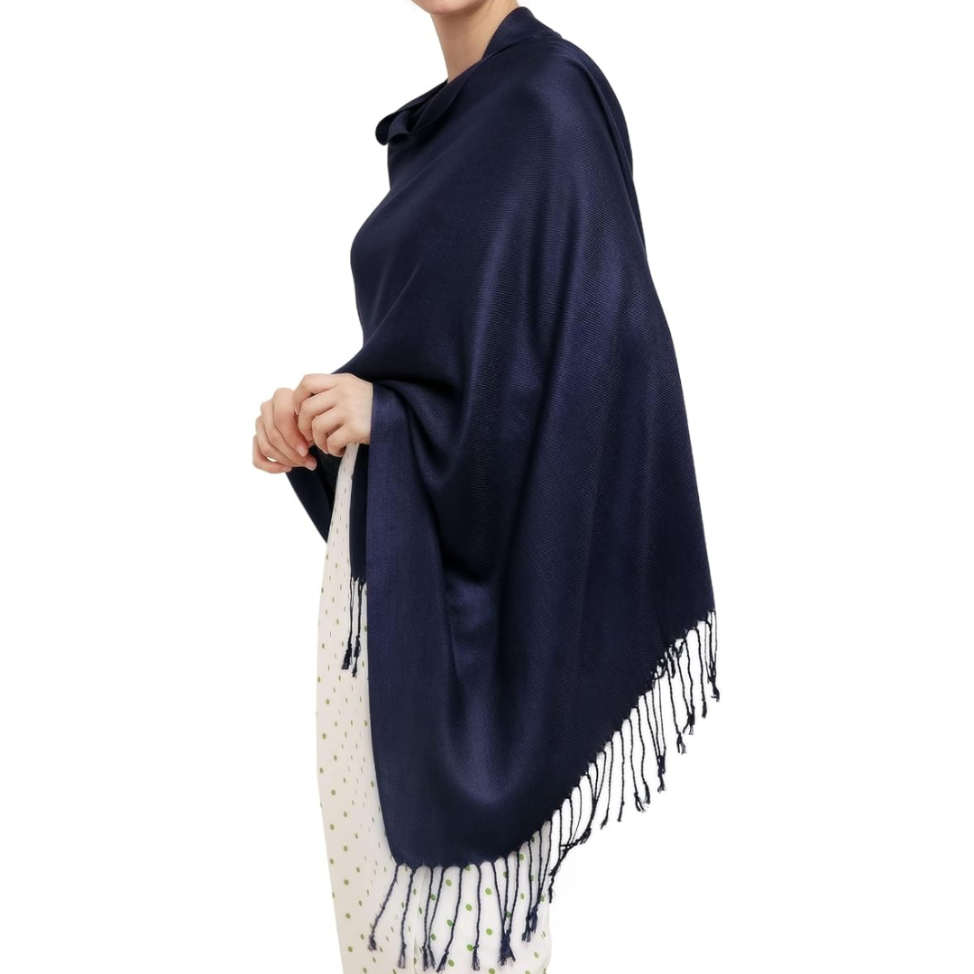 Soft Women's Pashmina Wrap: Versatile fashion accessory, ideal for winter. Luxurious and elegant gift idea.