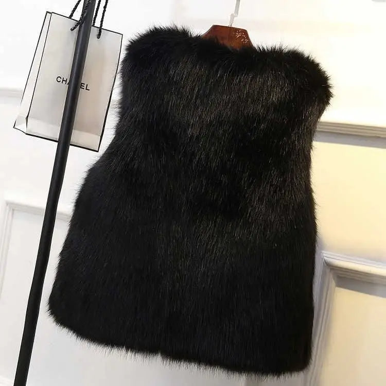 Women's luxurious plush vest, a soft and warm sleeveless jacket for chic fall & winter style.