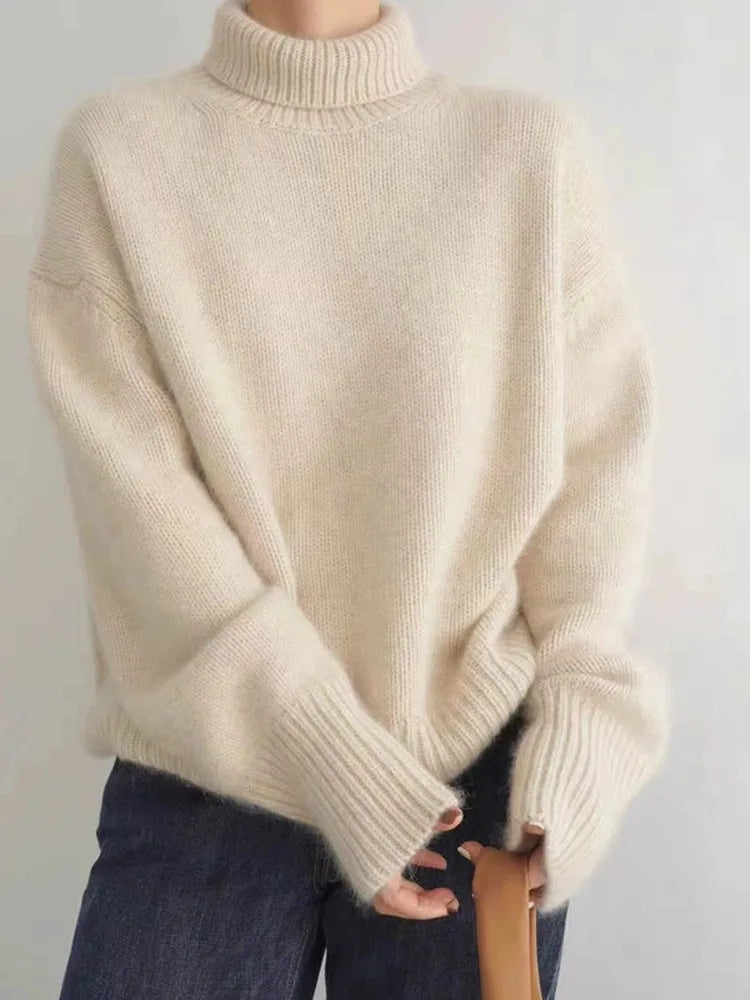 Comfortable & warm women's turtleneck sweater. Relaxed fit, long sleeve, ideal for cozy winter layering.