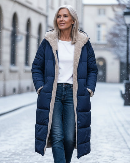 Luxurious women's winter coat in black, warm and stylish for cold days.