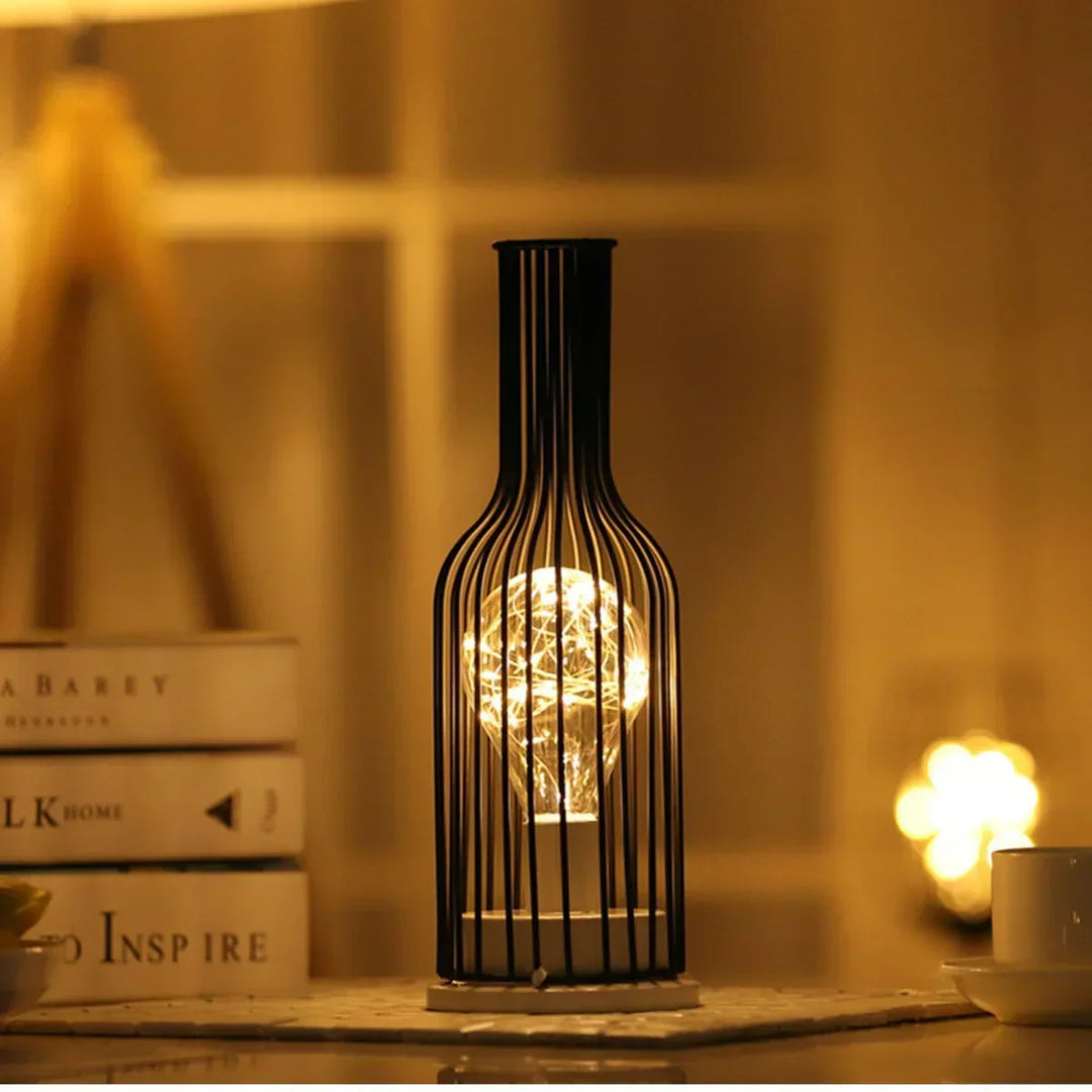 Luxe Verstelbare Tafellamp, a modern adjustable metal lamp with a fabric shade for elegant lighting.
