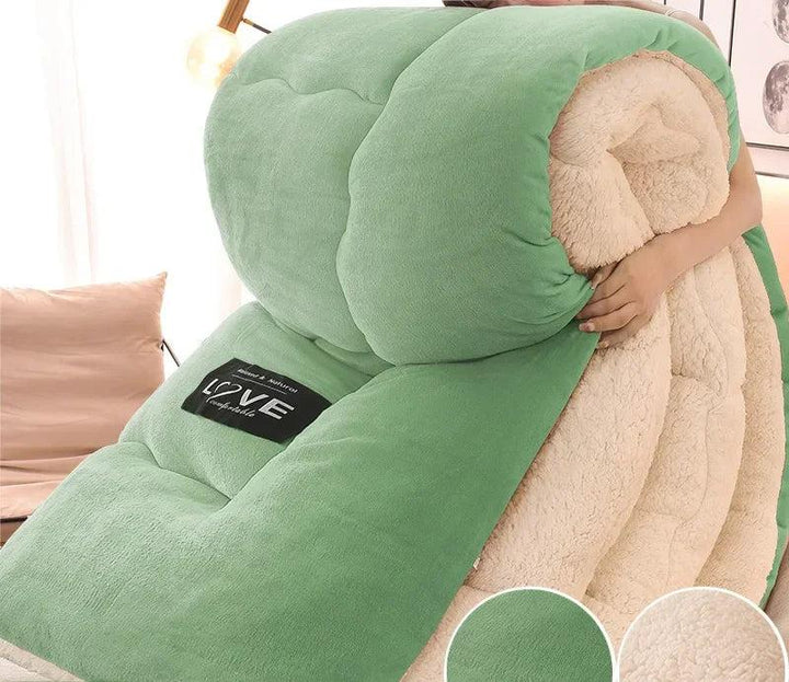 Soft and cozy flannel fleece comforter, a luxury winter duvet providing seasonal bedding warmth.