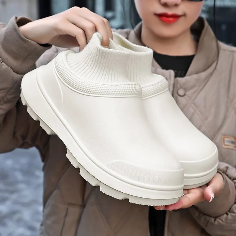 Durable women's slip-on clogs, Madeline model with waterproof protection and a warm knit ankle cuff.