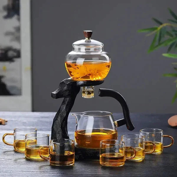Magnetic glass tea set for modern rituals, featuring an innovative design for brewing loose leaf tea effortlessly.
