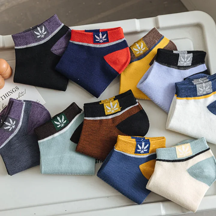 Comfortable men's 20-pack low-cut ankle socks, thin & moisture-wicking for active lifestyles.