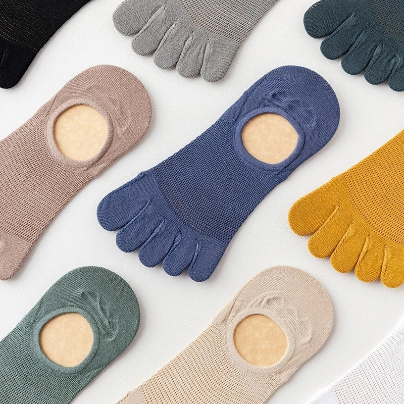 Men's no-show toe socks, designed to be invisible in shoes while providing toe separation & enhanced comfort.