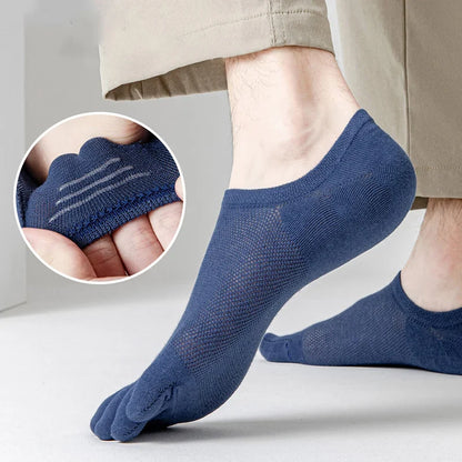 Invisible men's no-show toe socks worn with sneakers, perfect for athletic activities & casual wear.