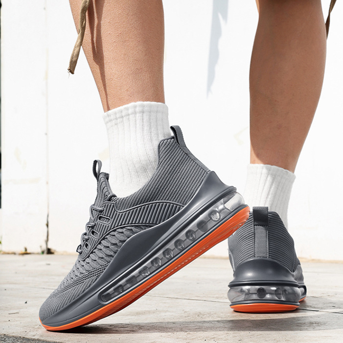 Cushioned heel detail of Men's Airvault Max running sneakers, enhancing workout comfort.