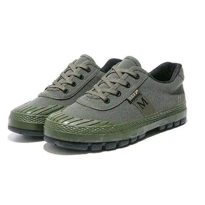 High-performance men's all-terrain camo tactical sneakers, comfortable, rugged, and ready for adventure.