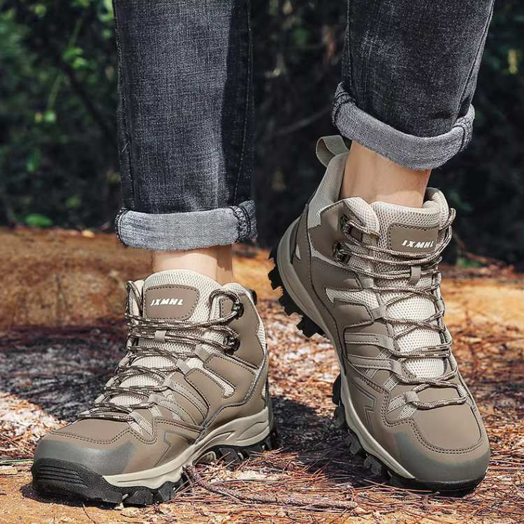 Durable men's hiking shoes with excellent traction, ideal for trails and all-terrain outdoor footwear