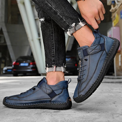 Stylish men's all-terrain sneakers, comfortable and durable for casual outings.