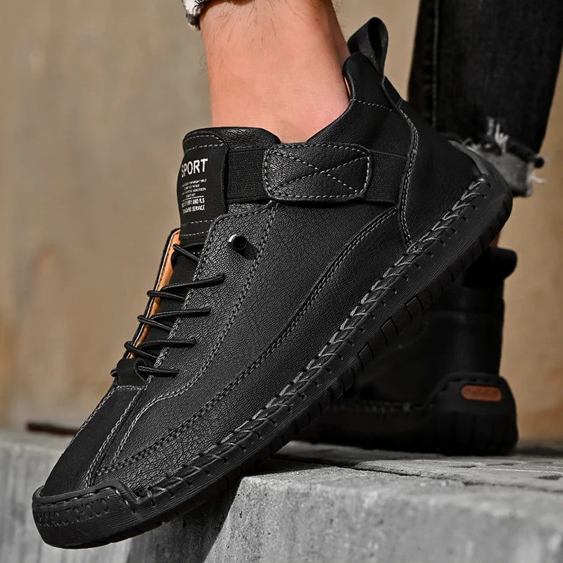 Athletic men's all-terrain walking sneakers, non-slip sole for secure steps.