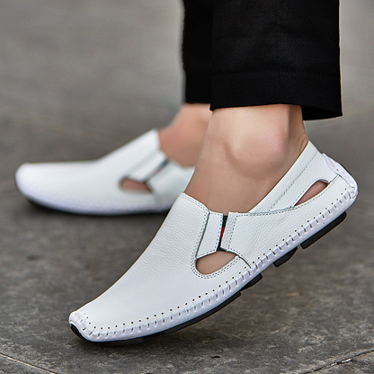 Casual men's Amalfi sandals, hand-stitched details & cushioned sole for comfort.