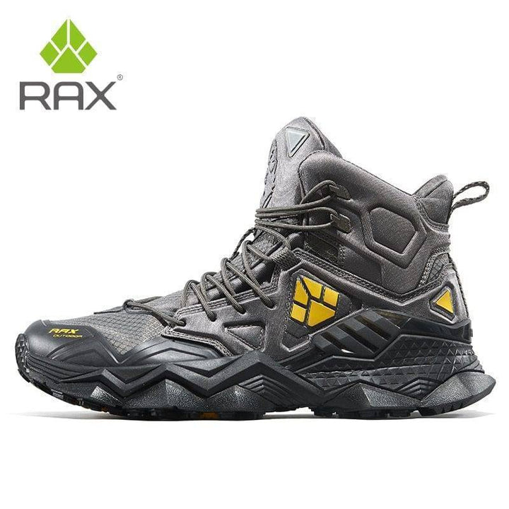 Breathable mountaineering footwear for men, ideal for hiking and trail use