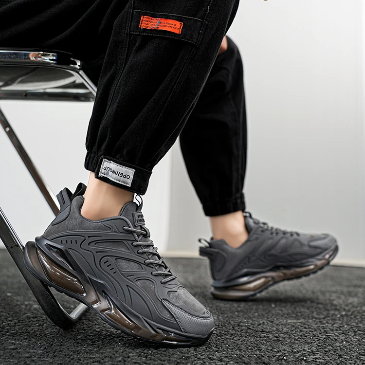 Athletic men's Apex trainers, lightweight and comfortable for sport and gym activities.