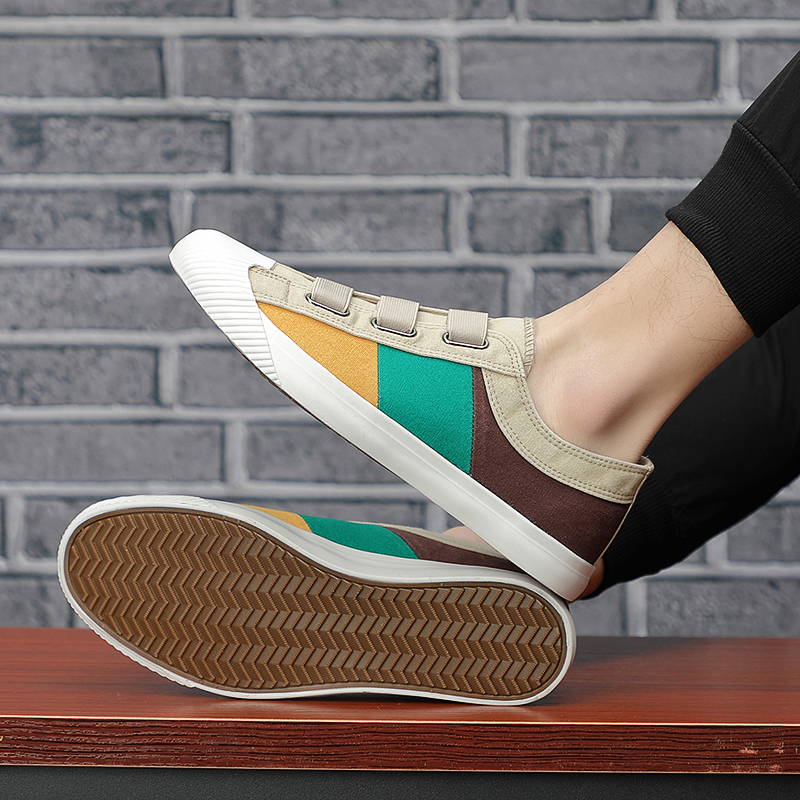Lightweight artistic men's sneakers, comfortable and stylish for everyday casual wear.