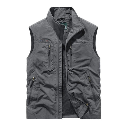 Men's fishing vest: Breathable mesh, quick-dry fabric, many pockets for tackle, ideal for anglers & outdoor utility.