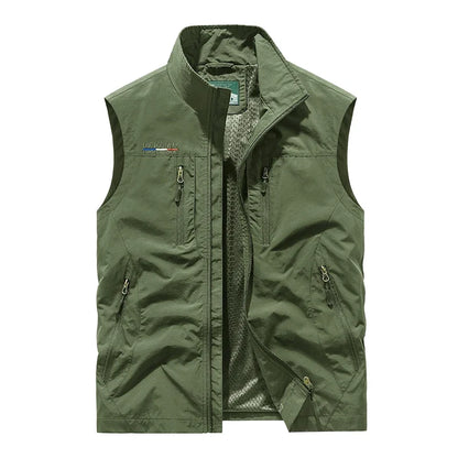 Male adventure vest: Mesh back, quick-dry, multi-pocket design, perfect for hiking, fishing & outdoor exploration.