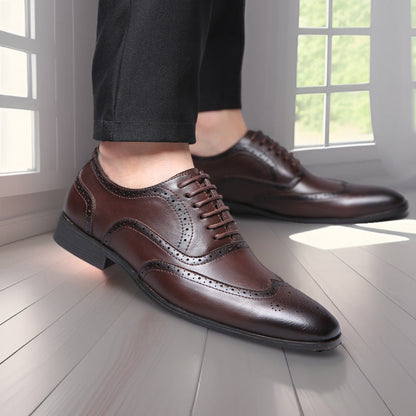 Comfortable men's dress shoes, black Oxford brogues for office wear & special occasions.