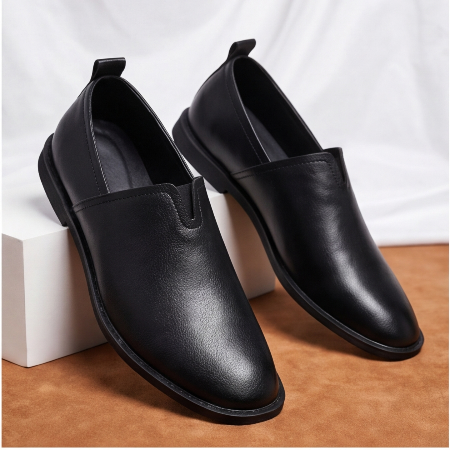 Elegant men's loafers, perfect for adding a refined touch to any daily outfit.