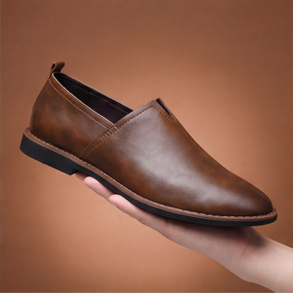 Stylish men's casual loafers in a classic design, great for daily comfort and fashion.
