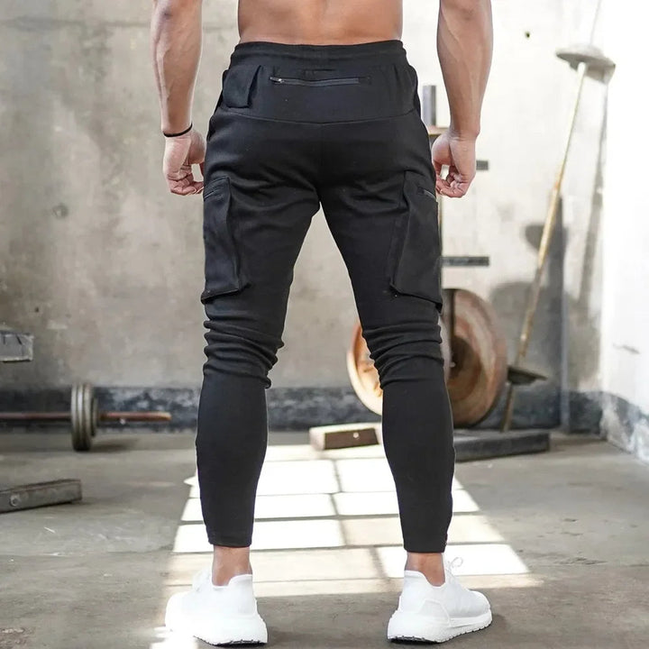 Men's tapered fit cargo joggers, black, designed for training, active lifestyle & utility.