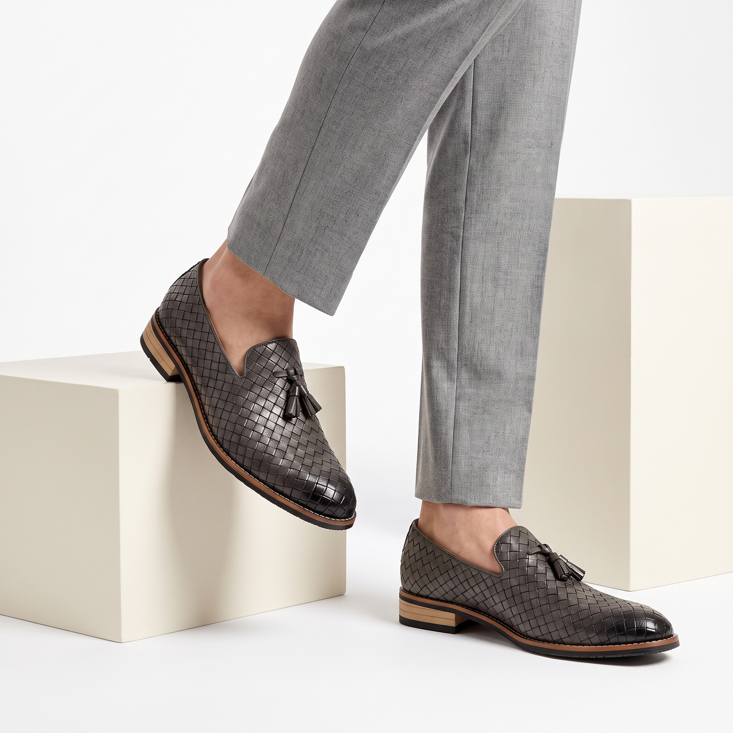 Shiny black leather men's tassel loafers, comfortable slip-on dress shoes with a distinctive pointed toe for modern style.