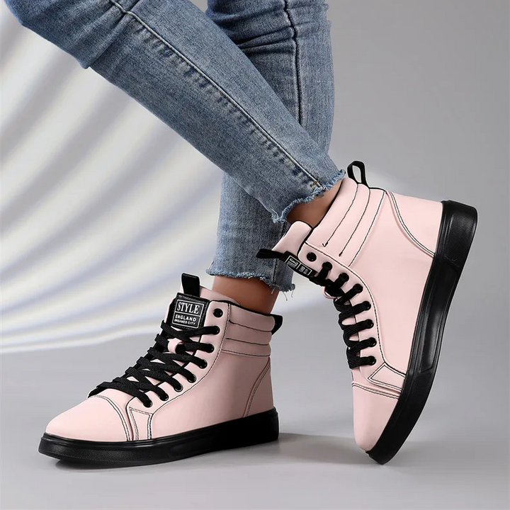 Durable men's high-top athletic sneakers, built for comfort and dynamic street fashion.