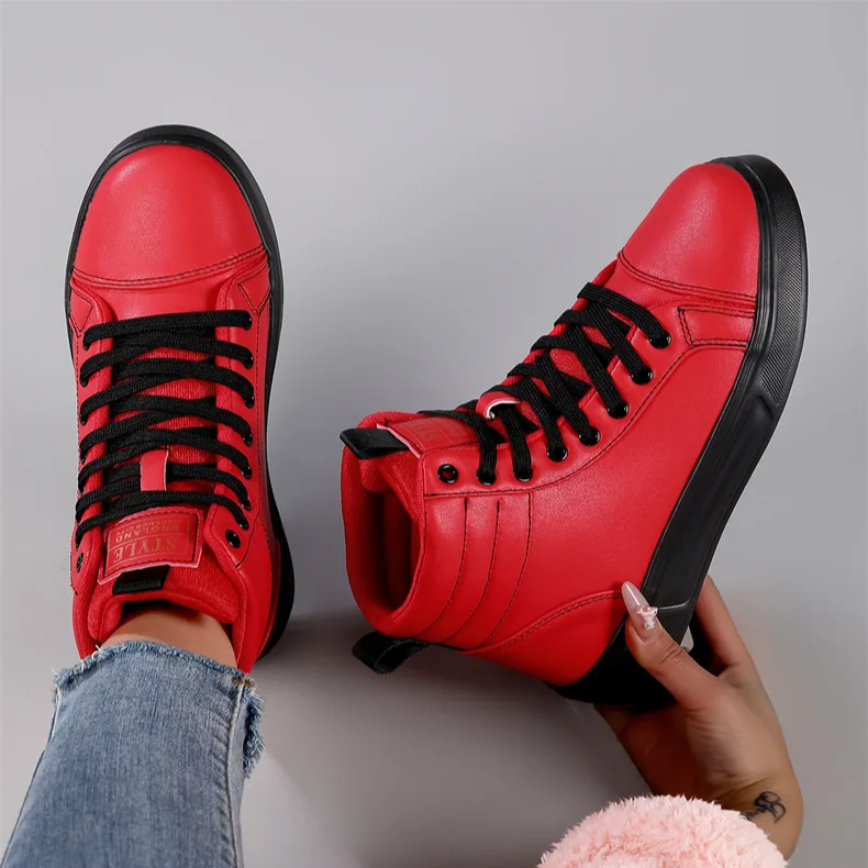 Durable men's high-top footwear, offering comfort and bold style for everyday wear.