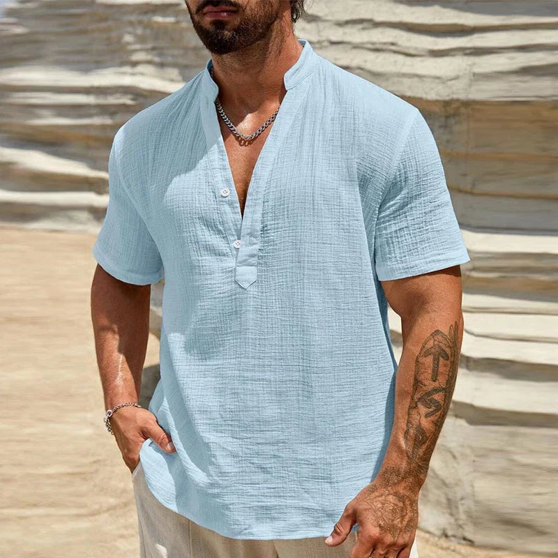 Classic men's short sleeve polo shirt for warm weather. Relaxed fit, breathable fabric, ideal for everyday wear.