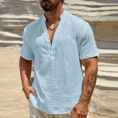 Classic men's short sleeve polo shirt for warm weather. Relaxed fit, breathable fabric, ideal for everyday wear.