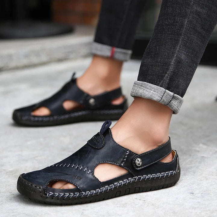 Casual men's slip-on sandals, breathable and non-slip for outdoor wear.