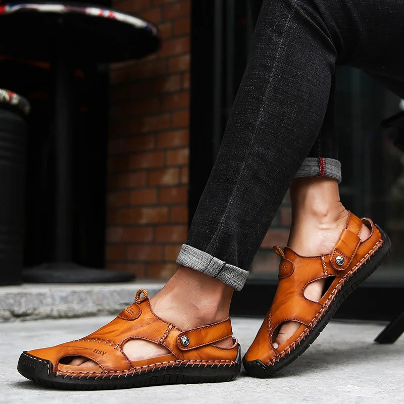 Comfortable men's closed-toe sandals, perfect for daily wear and summer activities.
