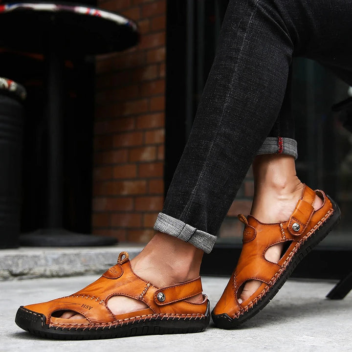 Comfortable men's closed-toe sandals, perfect for daily wear and summer activities.