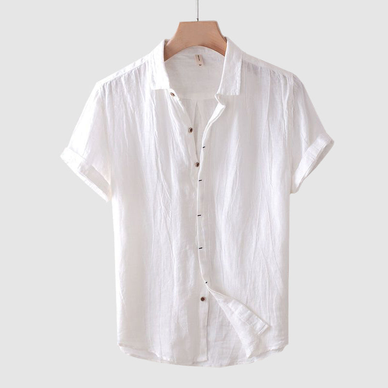 Relaxed fit men's short sleeve shirt, ideal for warm weather. Casual button-up top for summer comfort.