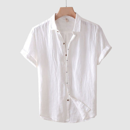 Relaxed fit men's short sleeve shirt, ideal for warm weather. Casual button-up top for summer comfort.
