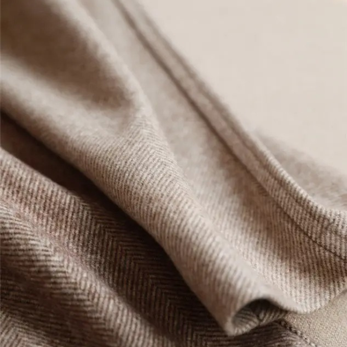 High-quality men's wool blend herringbone trousers with a sophisticated and sharp tailored fit.