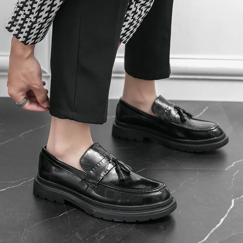 Brown casual men's tassel loafers, comfortable slip-on shoes perfect for relaxed style.