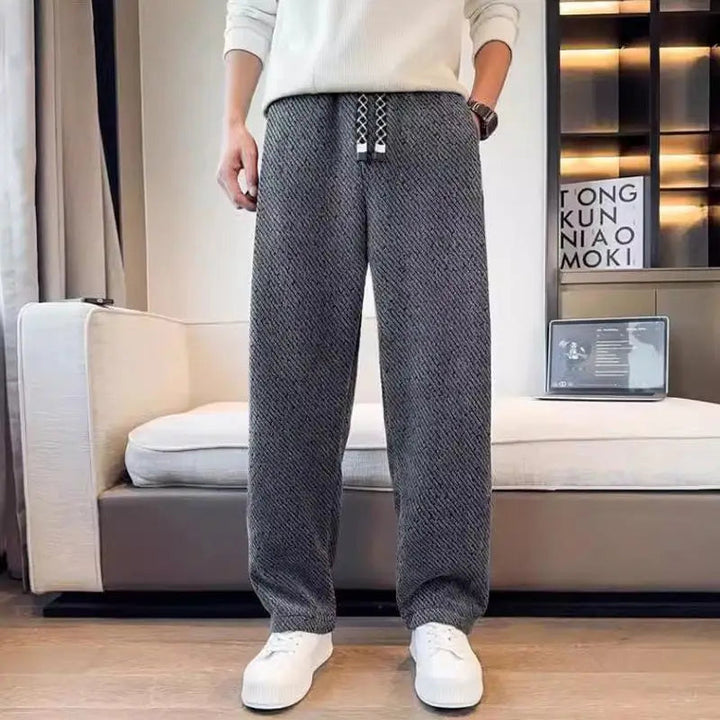 Men's casual tapered knit pants, brushed finish, comfortable drawstring waist. Ideal for relaxing or off-duty wear.