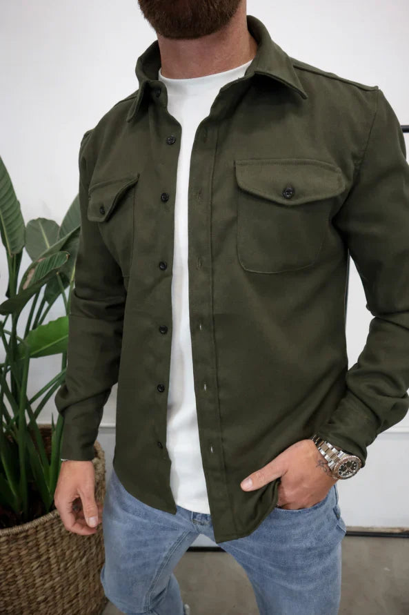 Men's button-up overshirt jacket. Long sleeve, chest pocket, regular fit. Ideal casual layering piece.